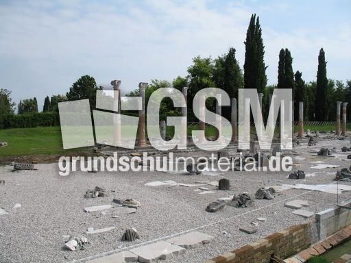 Italien Venetien Aquileia Forum 003.JPG
